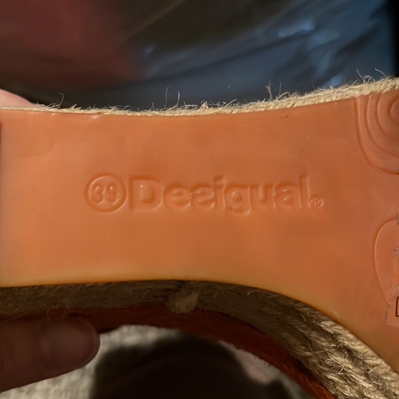 Beautiful Desigual wedge sandals - Picture 8 of 8